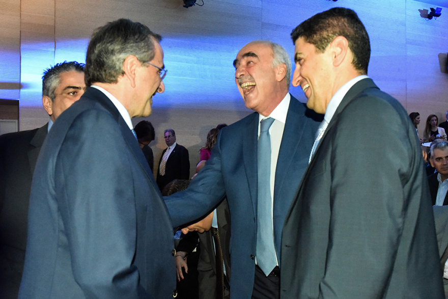 Τα πηγαδάκια και τα χαμόγελα στην επέτειο της Νέας Δημοκρατίας 