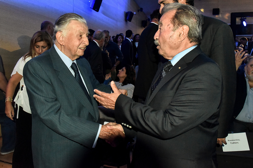 Τα πηγαδάκια και τα χαμόγελα στην επέτειο της Νέας Δημοκρατίας 