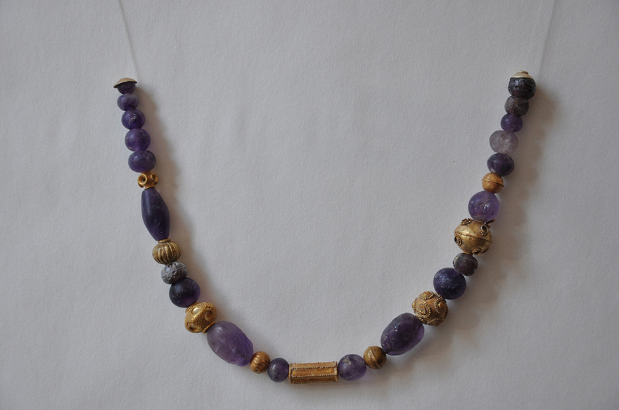 Στο φως αρχαιολογικοί θησαυροί σε ασύλητο θαλαμοειδή τάφο στα Αηδόνια Νεμέας