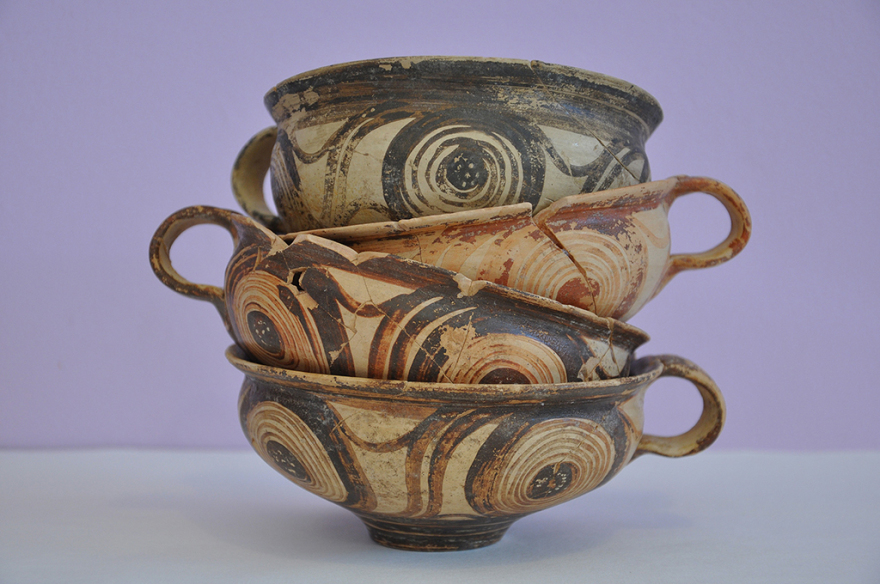 Στο φως αρχαιολογικοί θησαυροί σε ασύλητο θαλαμοειδή τάφο στα Αηδόνια Νεμέας