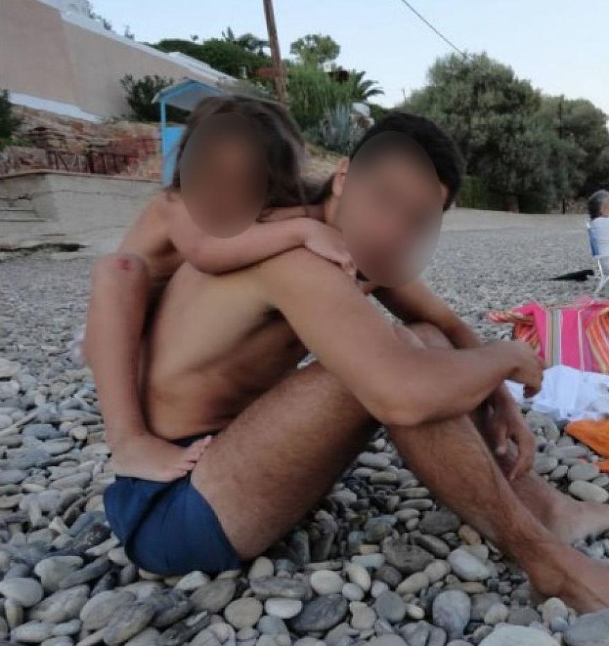 Τραγωδία στο Άργος: Συγκλονίζει η οικογενειακή φωτογραφία με την 11χρονη στην αγκαλιά του αδελφού της 