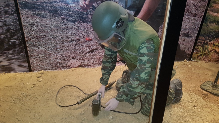 ΤΕΝΞ: Καθαρίζει νάρκες και βλήματα, αναδεικνύοντας την ιστορία