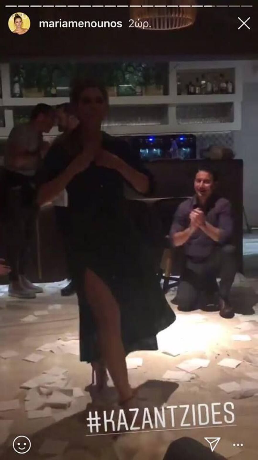 Μαρία Μενούνος: Το... έκαψε με ζεϊμπέκικο και Καζαντζίδη πριν το γάμο της