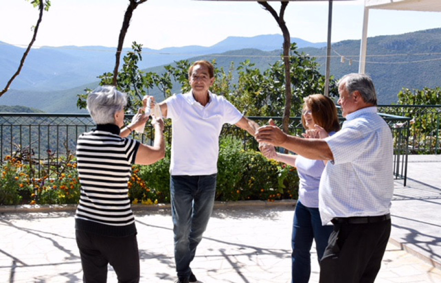 Στον... πυρετό του γάμου της Μαρίας Μενούνος ο Άκοβος Αρκαδίας