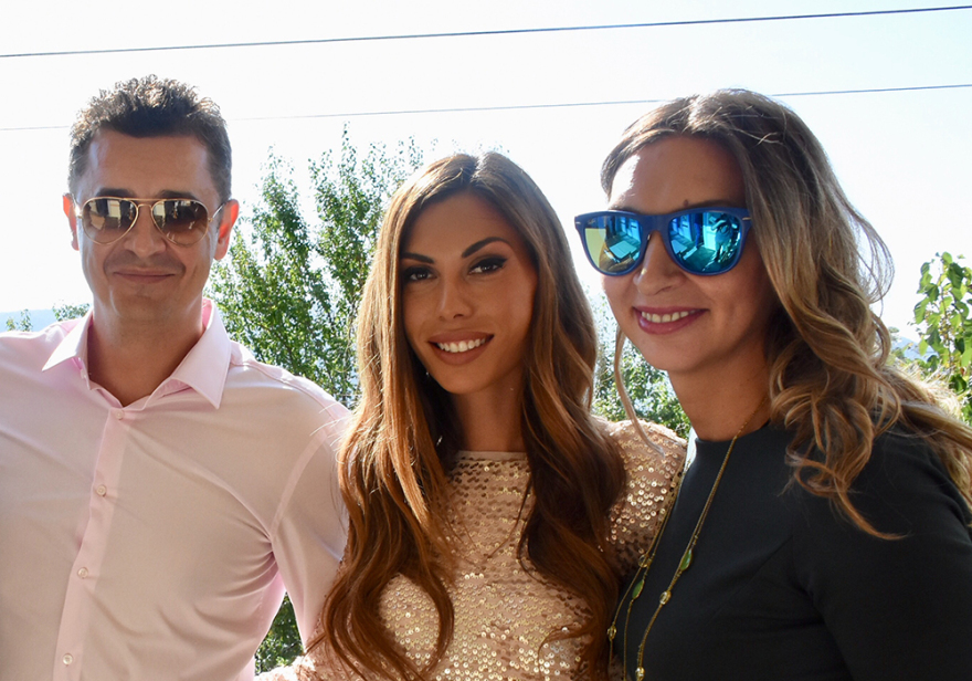 Δείτε το φωτογραφικό άλμπουμ από τον «big fat greek wedding» της Μαρίας Μενούνος 