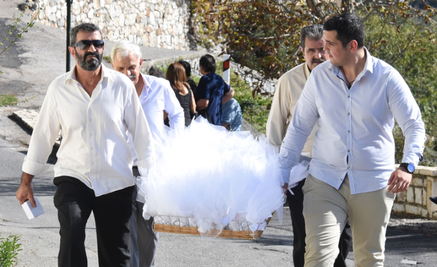 Δείτε το φωτογραφικό άλμπουμ από τον «big fat greek wedding» της Μαρίας Μενούνος 