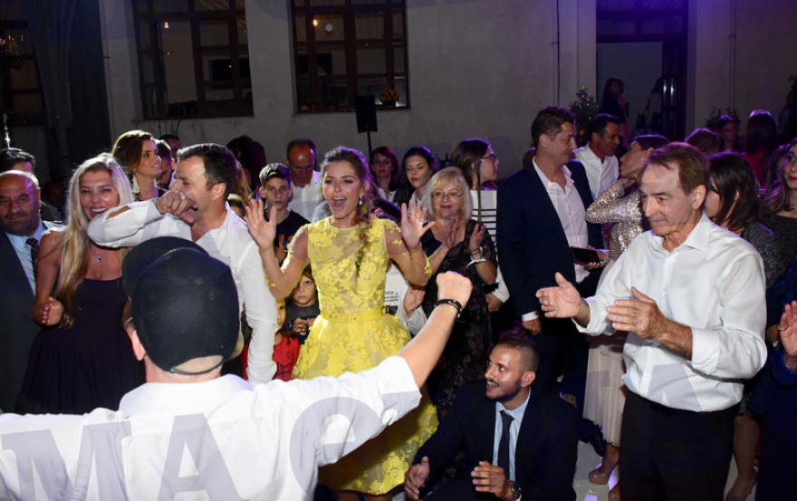 Δείτε το φωτογραφικό άλμπουμ από τον «big fat greek wedding» της Μαρίας Μενούνος 