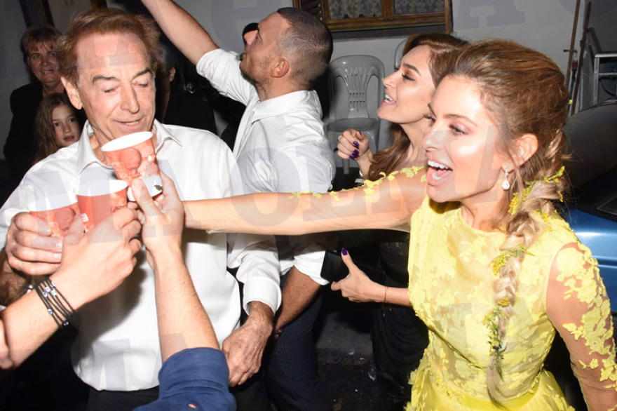 Δείτε το φωτογραφικό άλμπουμ από τον «big fat greek wedding» της Μαρίας Μενούνος 