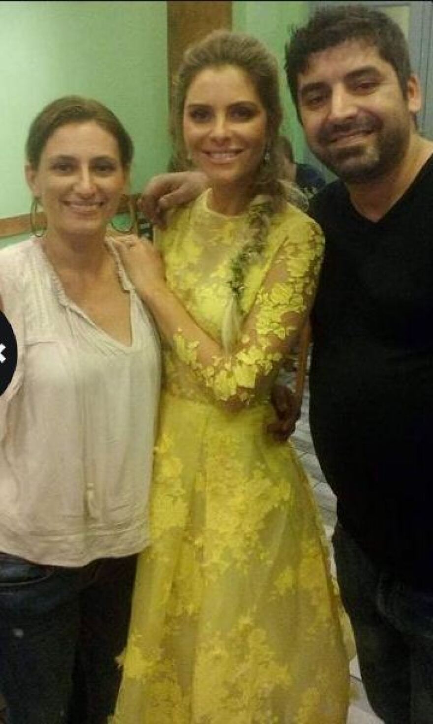 Φωτογραφίες: Η Μαρία Μενούνος μετά τον γάμο της πήγε για... σουβλάκια στην Καλαμάτα