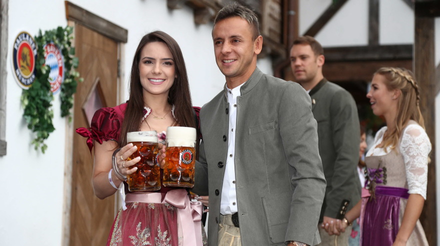 Η Μπάγερν πήγε να πνίξει τον πόνο της στη γιορτή της μπίρας