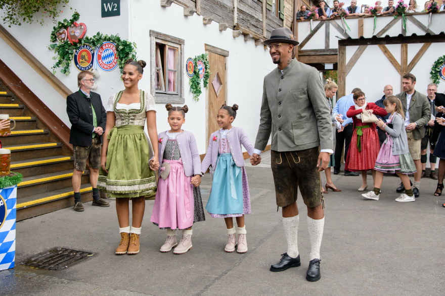 Η Μπάγερν πήγε να πνίξει τον πόνο της στη γιορτή της μπίρας