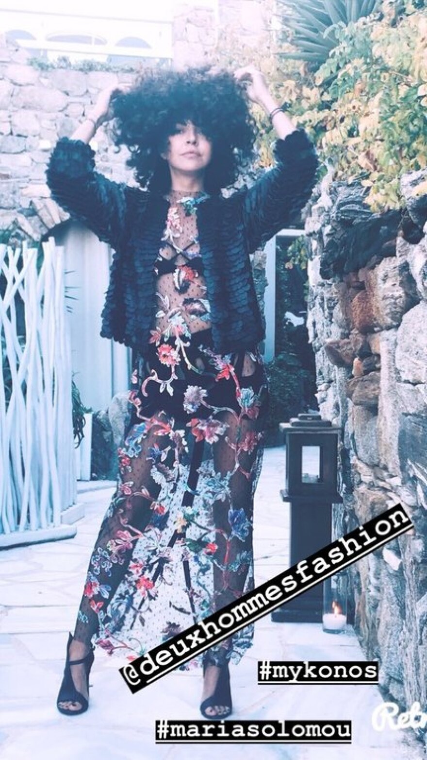 Μαρία Σολωμού: Πούντιασε με φουλ διαφάνεια στο γάμο της Αθηνάς Οικονομάκου