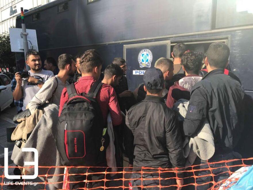 Φεύγουν τελικά από την πλατεία Αριστοτέλους οι μετανάστες