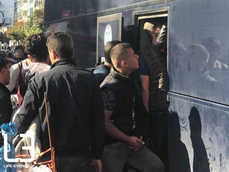 Φεύγουν τελικά από την πλατεία Αριστοτέλους οι μετανάστες