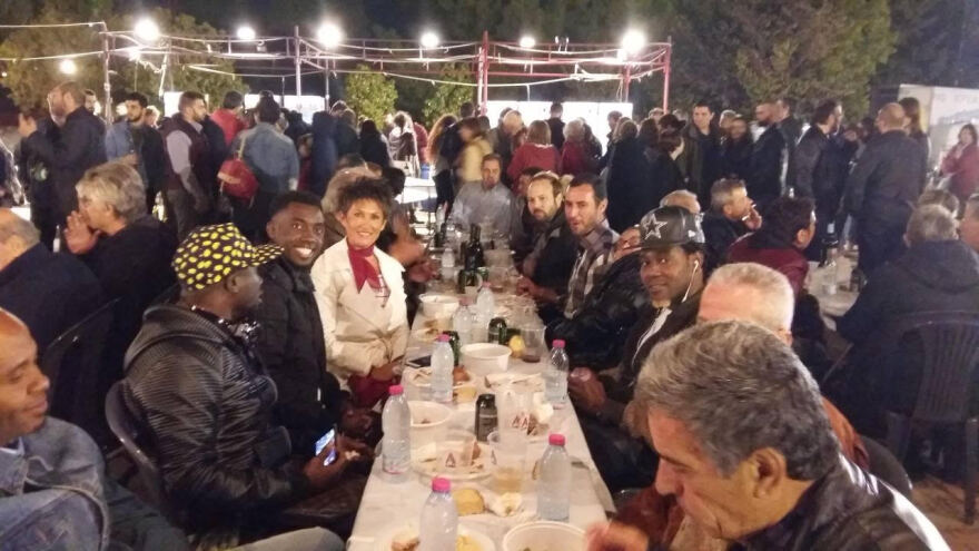 Ο Τσίπρας και ο ΣΥΡΙΖΑ πήγαν στο Φεστιβάλ «Σπούτνικ» για χορό, τραγούδια και σουβλάκια - Φωτογραφίες 