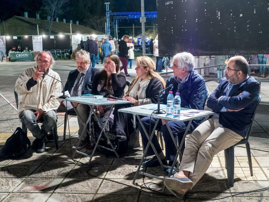 Ο Τσίπρας και ο ΣΥΡΙΖΑ πήγαν στο Φεστιβάλ «Σπούτνικ» για χορό, τραγούδια και σουβλάκια - Φωτογραφίες 