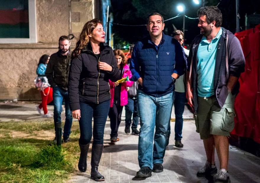 Ο Τσίπρας και ο ΣΥΡΙΖΑ πήγαν στο Φεστιβάλ «Σπούτνικ» για χορό, τραγούδια και σουβλάκια - Φωτογραφίες 
