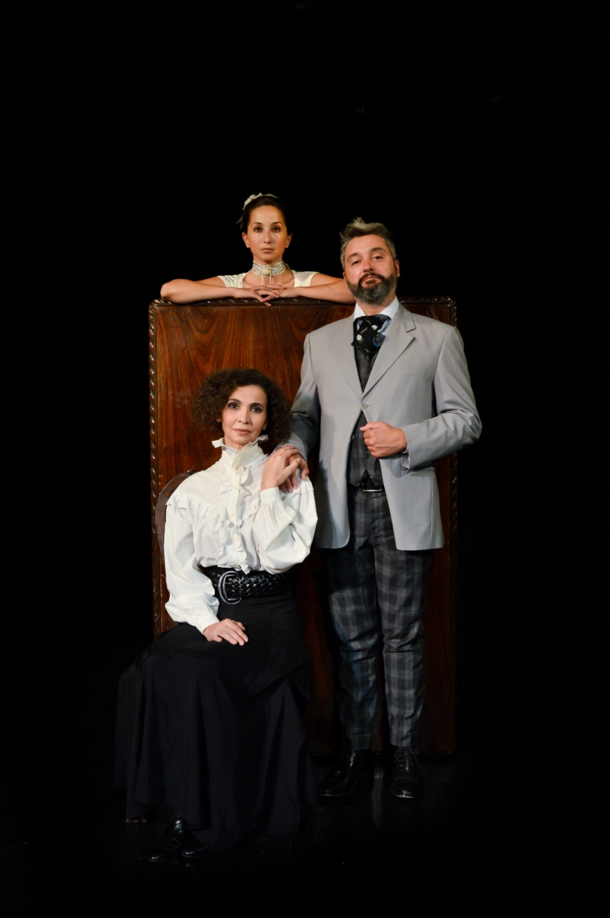 Η «Έντα Γκάμπλερ»... Κάτω από τη Γέφυρα