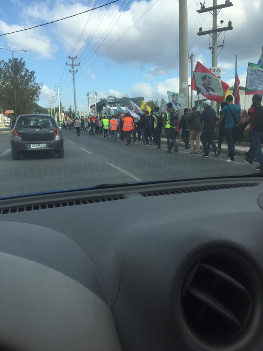 Κίνηση στη λεωφόρο Λαυρίου από την πορεία διαμαρτυρίας Κούρδων