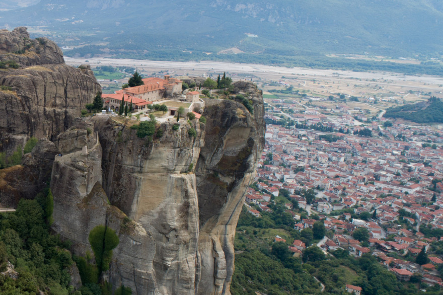 ΥΠΟΙΚ: Δεν πωλούνται παραλίες, ναύσταθμοι και αρχαιολογικοί χώροι