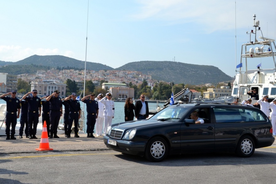 Συγκίνηση στο τελευταίο αντίο στον «ήρωα του Αιγαίου» Κυριάκο Παπαδόπουλο