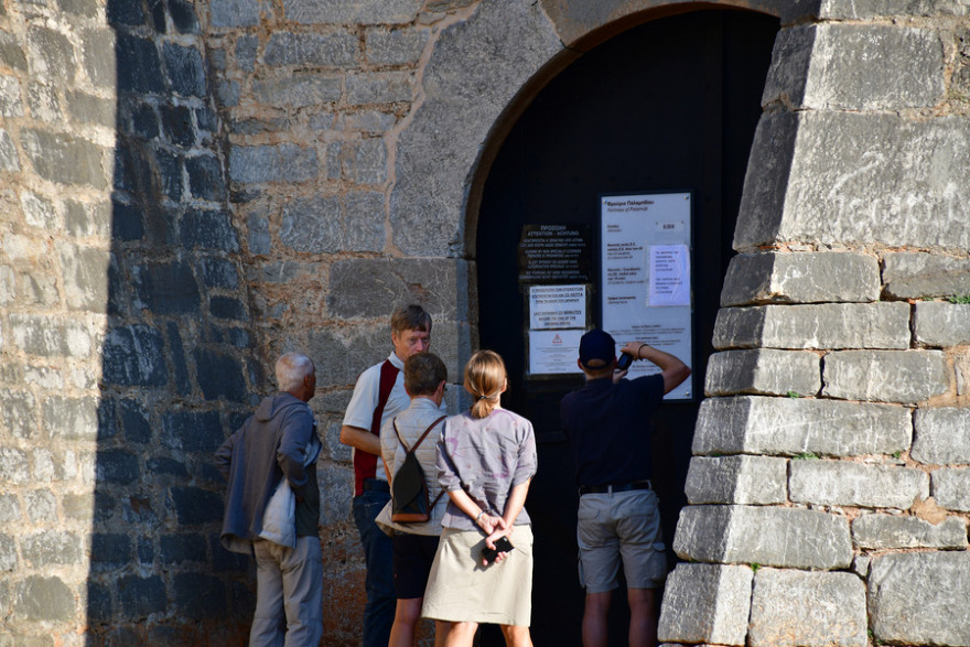 Απογοητευμένοι οι τουρίστες από το ολοήμερο λουκέτο σε μουσεία και αρχαιολογικούς χώρους