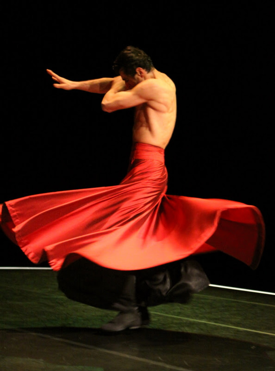 Οι Περιστρεφόμενοι Δερβίσηδες του τάγματος «Mevlevi» και ο Ziya Azazi στο «Παλλάς»