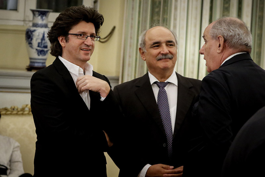 Χαμόγελα, φιλιά και χαλαρή ατμόσφαιρα στο προεδρικό μέγαρο στο περιθώριο του πολιτικού... τυφώνα