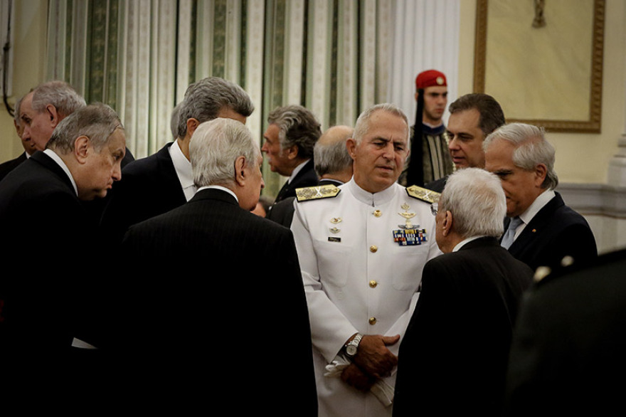 Χαμόγελα, φιλιά και χαλαρή ατμόσφαιρα στο προεδρικό μέγαρο στο περιθώριο του πολιτικού... τυφώνα