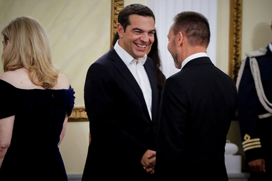 Χαμόγελα, φιλιά και χαλαρή ατμόσφαιρα στο προεδρικό μέγαρο στο περιθώριο του πολιτικού... τυφώνα