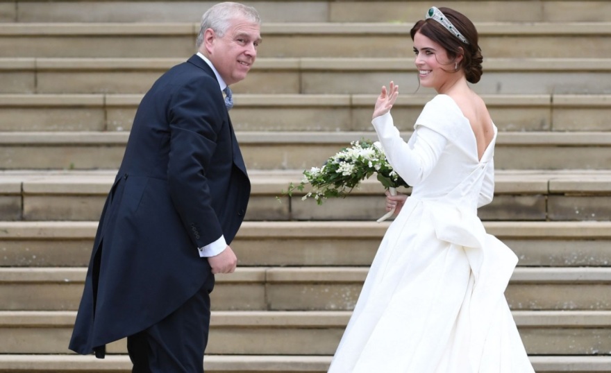 Ο παραμυθένιος γάμος της πριγκίπισσας Ευγενίας και το ανοιχτό νυφικό στην πλάτη