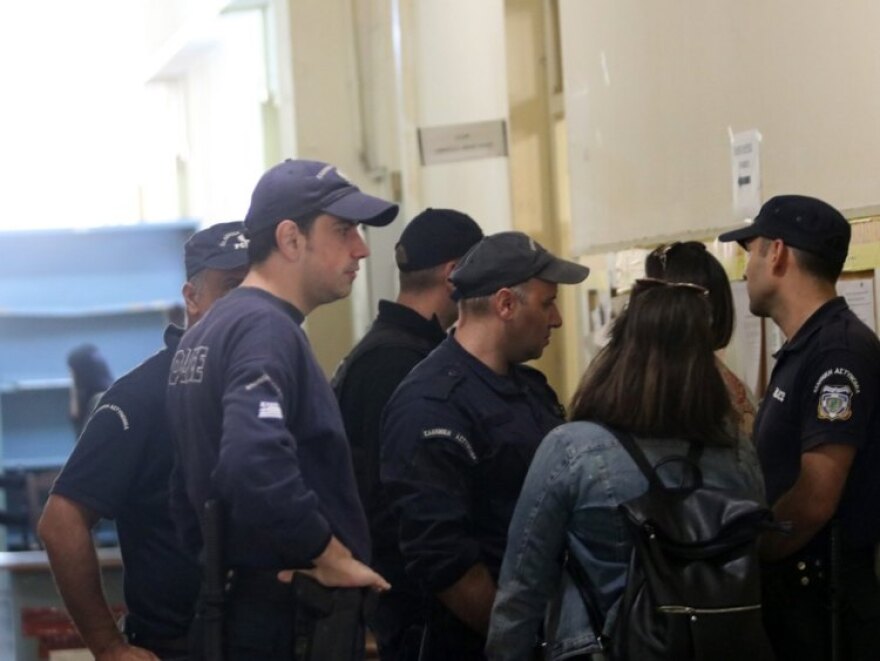 Υπό δρακόντεια μέτρα ασφαλείας η απολογία του δολοφόνου της Μαρίνας: «Φονιά θα το πληρώσεις με το ίδιο νόμισμα»