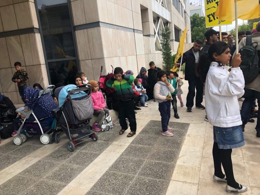 Συγκέντρωση διαμαρτυρίας προσφύγων: «Η Μαλακάσα είναι φυλακή - Δε γυρνάμε πίσω»