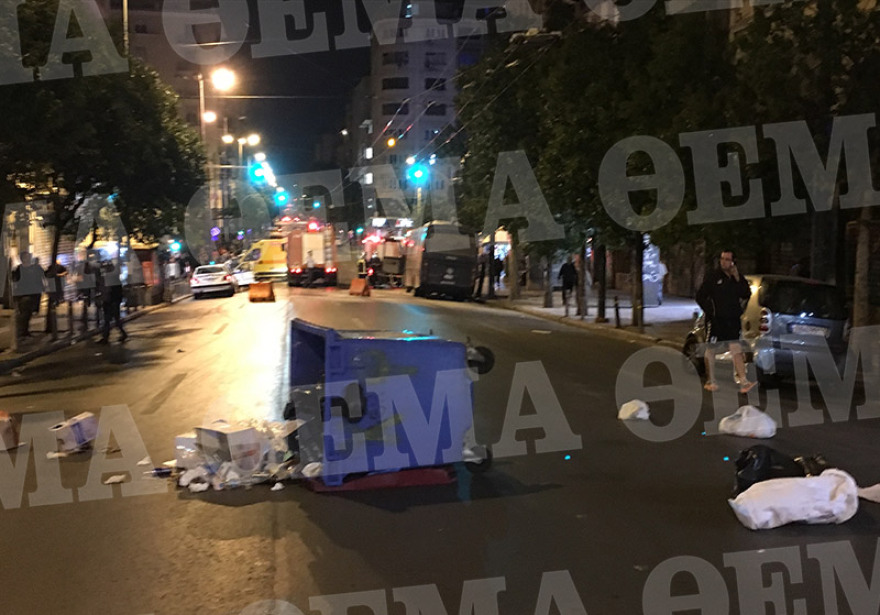  Επίθεση με μολότοφ στο Α.Τ. Ομόνοιας - Τέσσερις αστυνομικοί τραυματίες