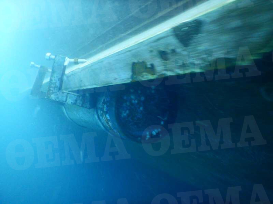 Φωτογραφίες: Δείτε πώς οι βατραχάνθρωποι του Λιμενικού «ξήλωσαν» ναρκωτικά  μέσα από πλοίο στο Κερατσίνι