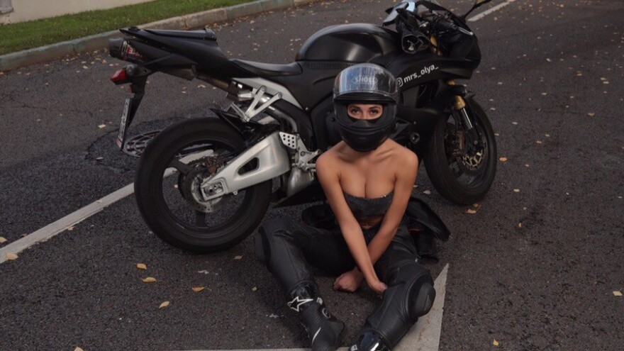 Νεκρή σε τροχαίο η πιο σέξι μοτοσικλετίστρια και motoblogger της Ρωσίας