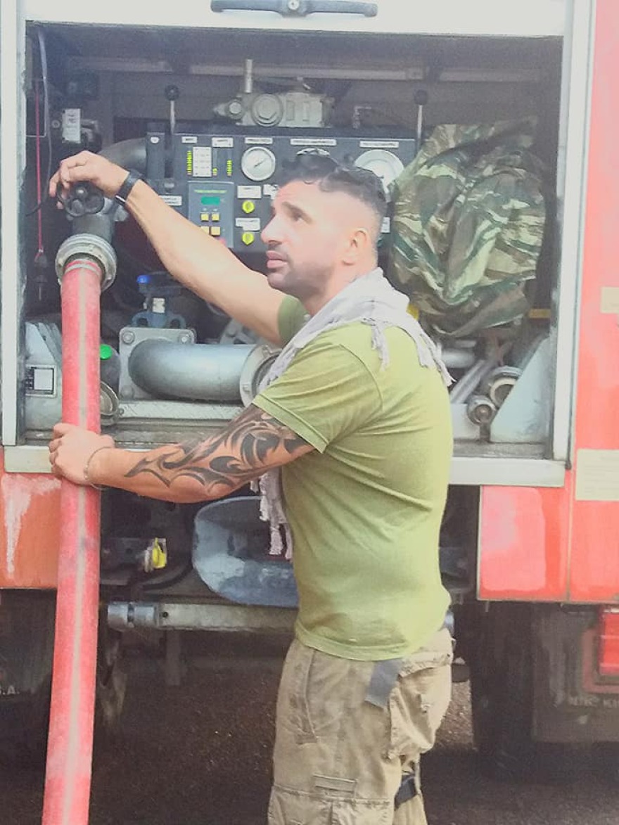 Εθελοντής πυροσβέστης και αθλητής τοποθέτησε το Σταυρό στη Μυτιλήνη