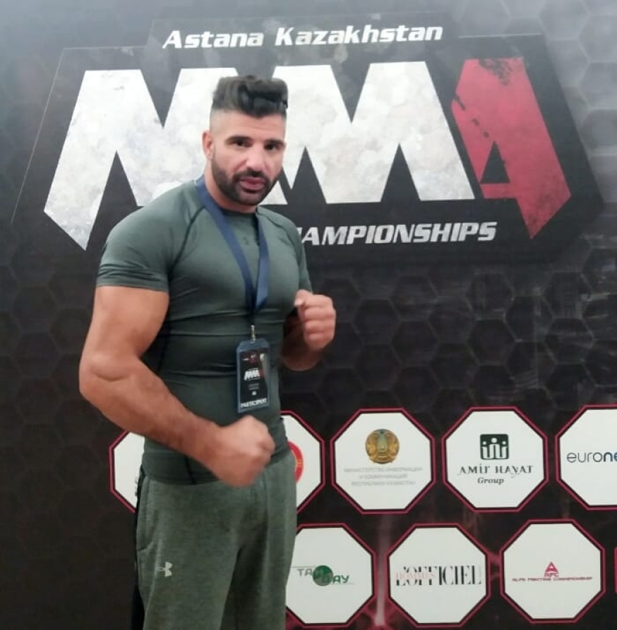 Εθελοντής πυροσβέστης και αθλητής τοποθέτησε το Σταυρό στη Μυτιλήνη