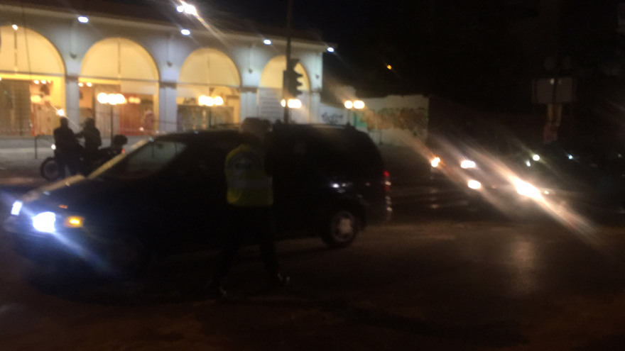 Σύγκρουση νταλίκας με έξι ΙΧ στην Πέτρου Ράλλη: Επτά  τραυματίες, ένας σοβαρά