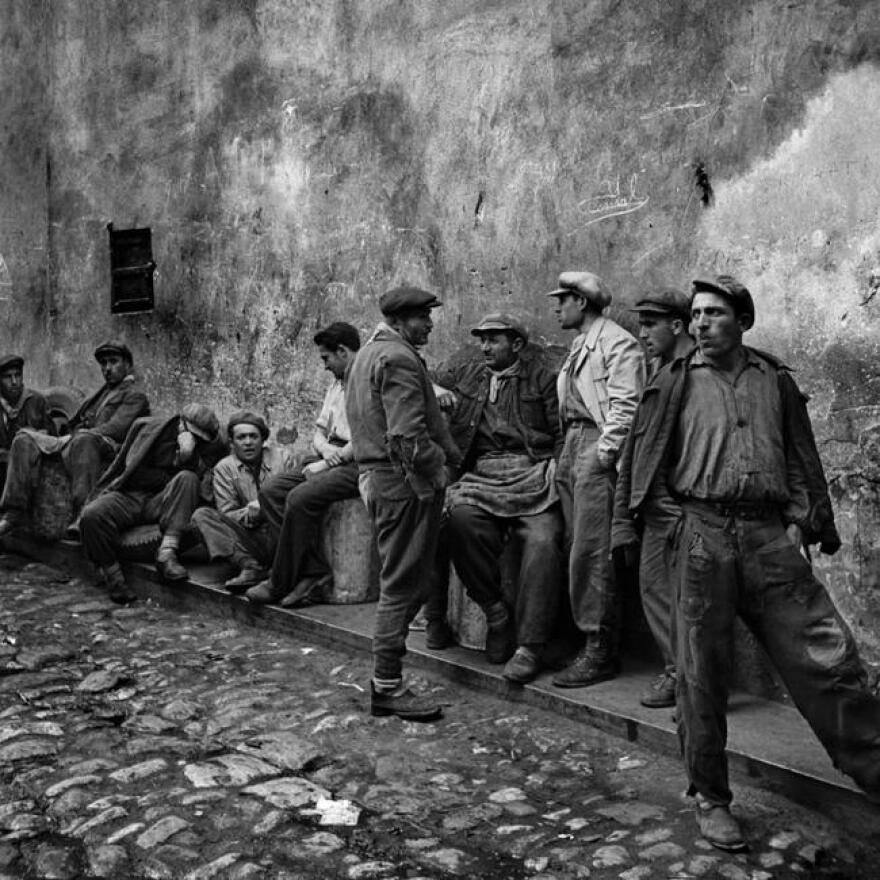 Το «Μάτι της Κωνσταντινούπολης»: Οι εμβληματικές φωτογραφίες του θρυλικού Αρά Γκιουλέρ που «έφυγε» στα 90 του 
