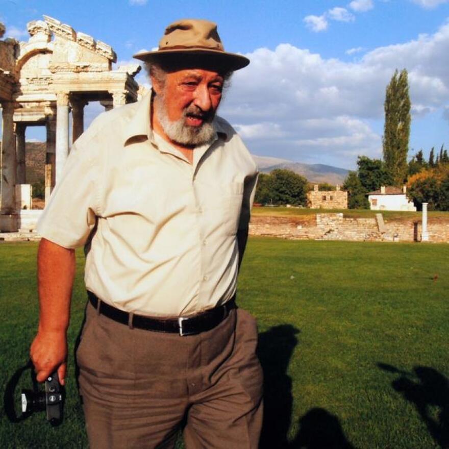 Το «Μάτι της Κωνσταντινούπολης»: Οι εμβληματικές φωτογραφίες του θρυλικού Αρά Γκιουλέρ που «έφυγε» στα 90 του 