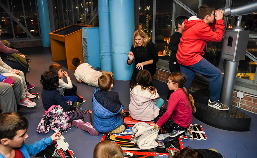 Παιδιά και γονείς «ξενυχτούν»… στο Γκάζι