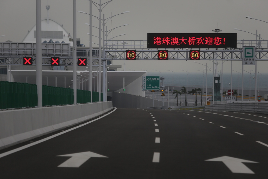 Φωτογραφίες:  Αυτή είναι η μεγαλύτερη θαλάσσια γέφυρα στον κόσμο μήκους 55 χιλιομέτρων