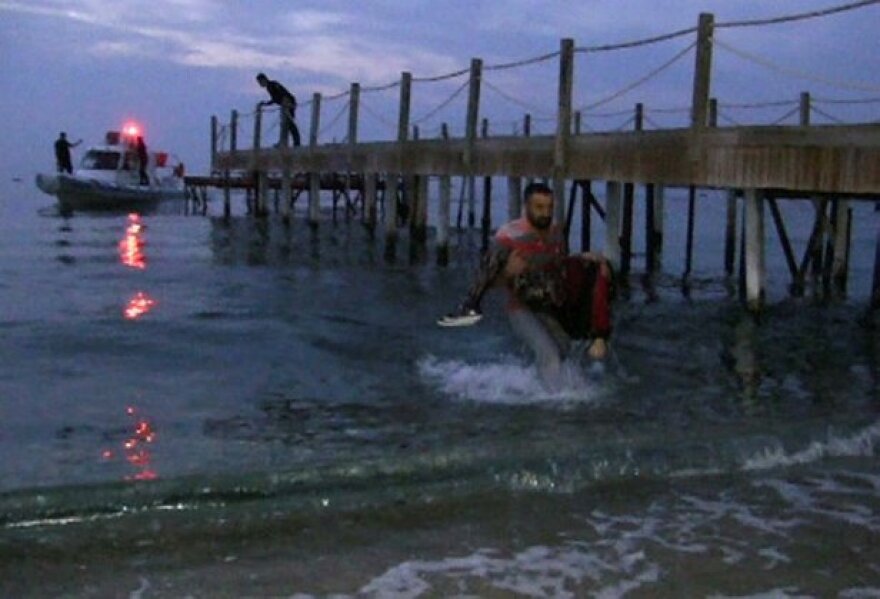 Ναυάγιο με πρόσφυγες ανοιχτά της Κω με τουλάχιστον 2 νεκρούς - Συγκλονιστικές εικόνες