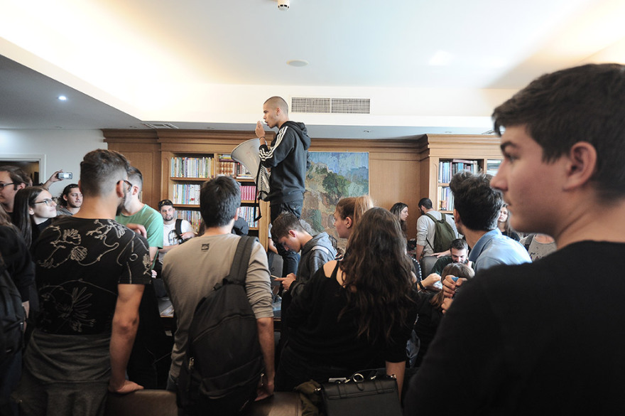 Δείτε βίντεο: «Εξάψαλμος» φοιτητών στον Γαβρόγλου - «Διαλύετε τις ζωές μας»