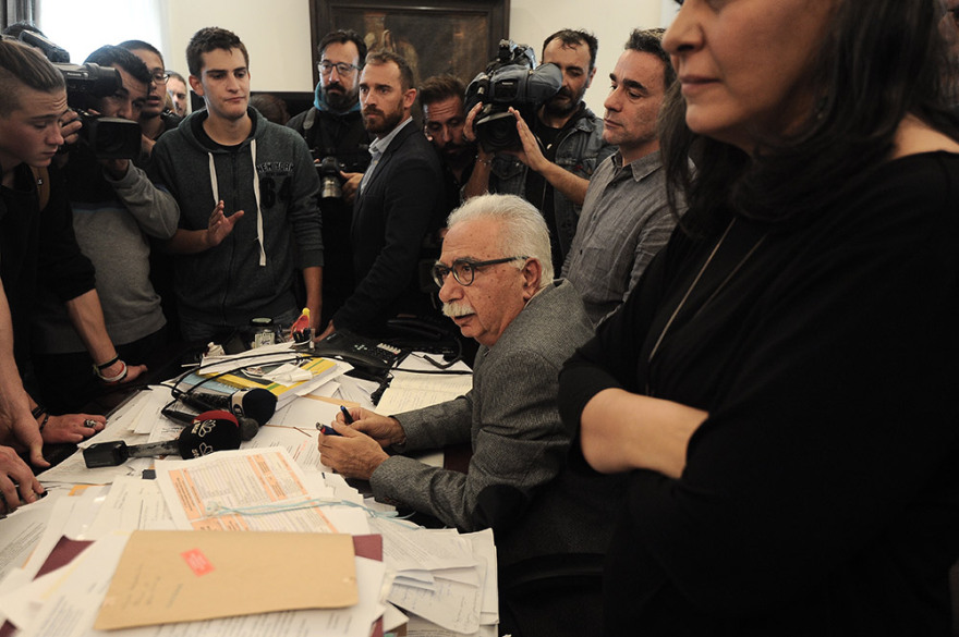 Δείτε βίντεο: «Εξάψαλμος» φοιτητών στον Γαβρόγλου - «Διαλύετε τις ζωές μας»