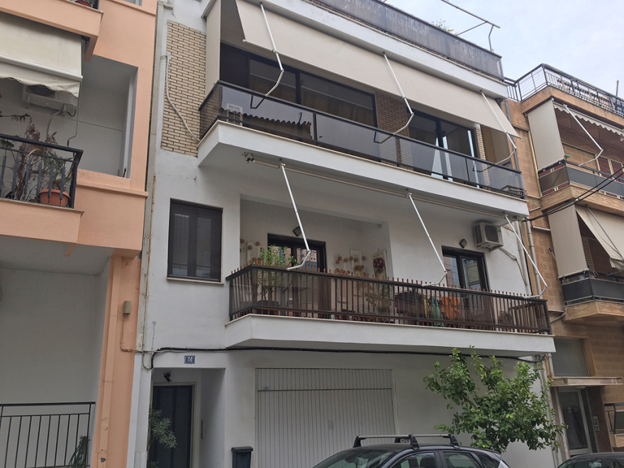 Εγκυος πήδηξε από το μπαλκόνι του σπιτιού της και σκοτώθηκε στον Αγιο Δημήτριο