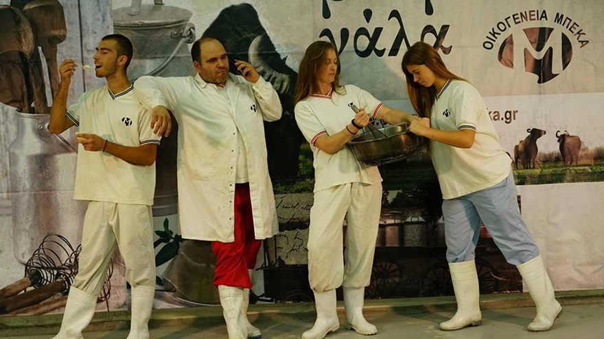 Η οικογένεια με το βουβαλινό γάλα από την Σίνδο