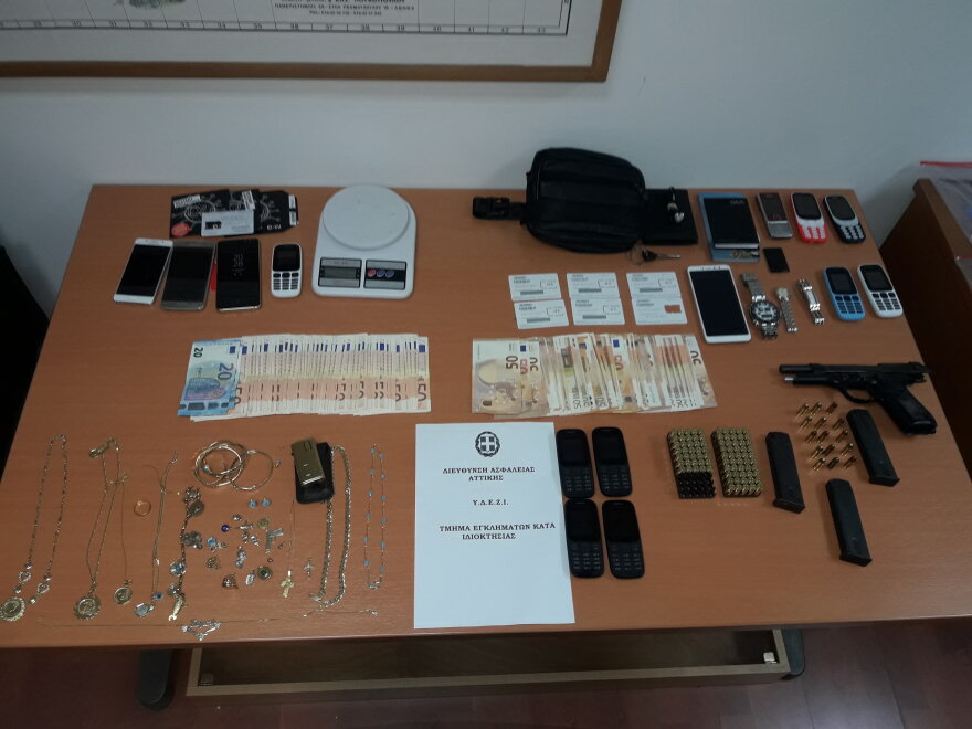 Ζεφύρι: Εξαρθρώθηκε συμμορία που λήστευε με καλάσνικοφ και μάσκες σιλικόνης