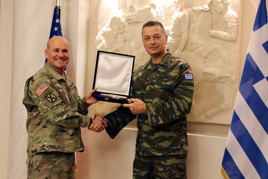Συνάντηση του αρχηγού ΓΕΣ με τον διοικητή στρατού των ΗΠΑ στην Ευρώπη